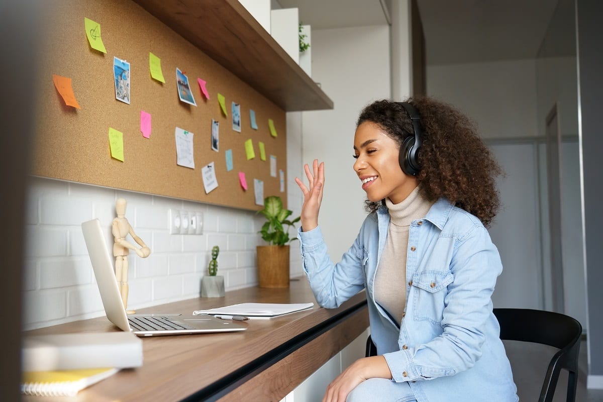 How to Stay Connected With Colleagues When Working From Home