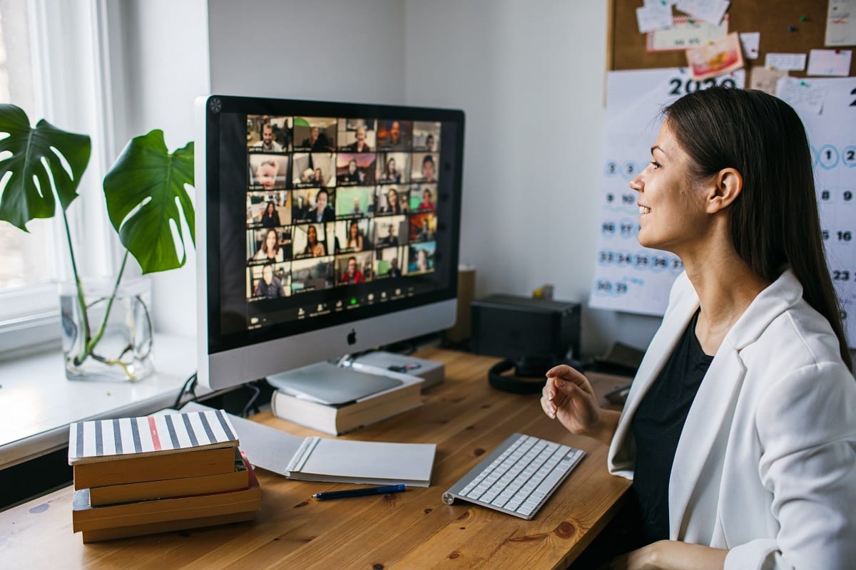 10 Powerful Zoom Meeting Phrases That Make People Like You